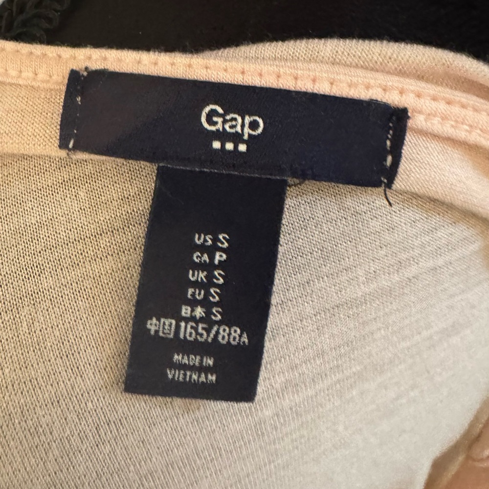 Gap Light Pink Sheer Long Sleeve V-Neck Top – Effortless Everyday Chic (S) - Picture 4 of 4
